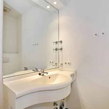 Strandstrasse 16 09 *